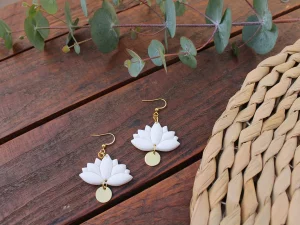 pendientes arcilla polimerica lotus blanco
